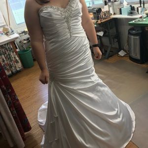 Wedding gown, Wedding dress Alfred Angelo